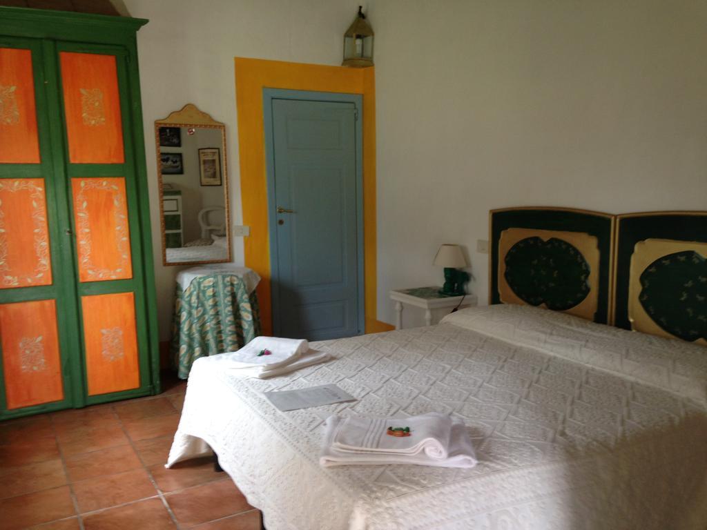 Ca' La Somara Hotel San Pantaleo Exterior photo